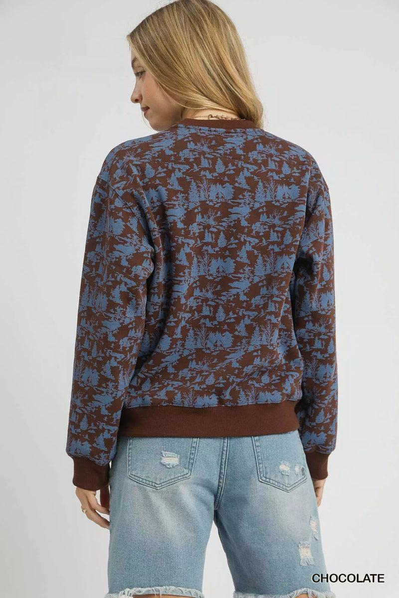Après All Day Cropped Sweatshirt, Chocolate-The Après All Day print cropped sweatshirt is a trendy and cozy piece for your casual outfits or fun top for a winter ski weekend. 