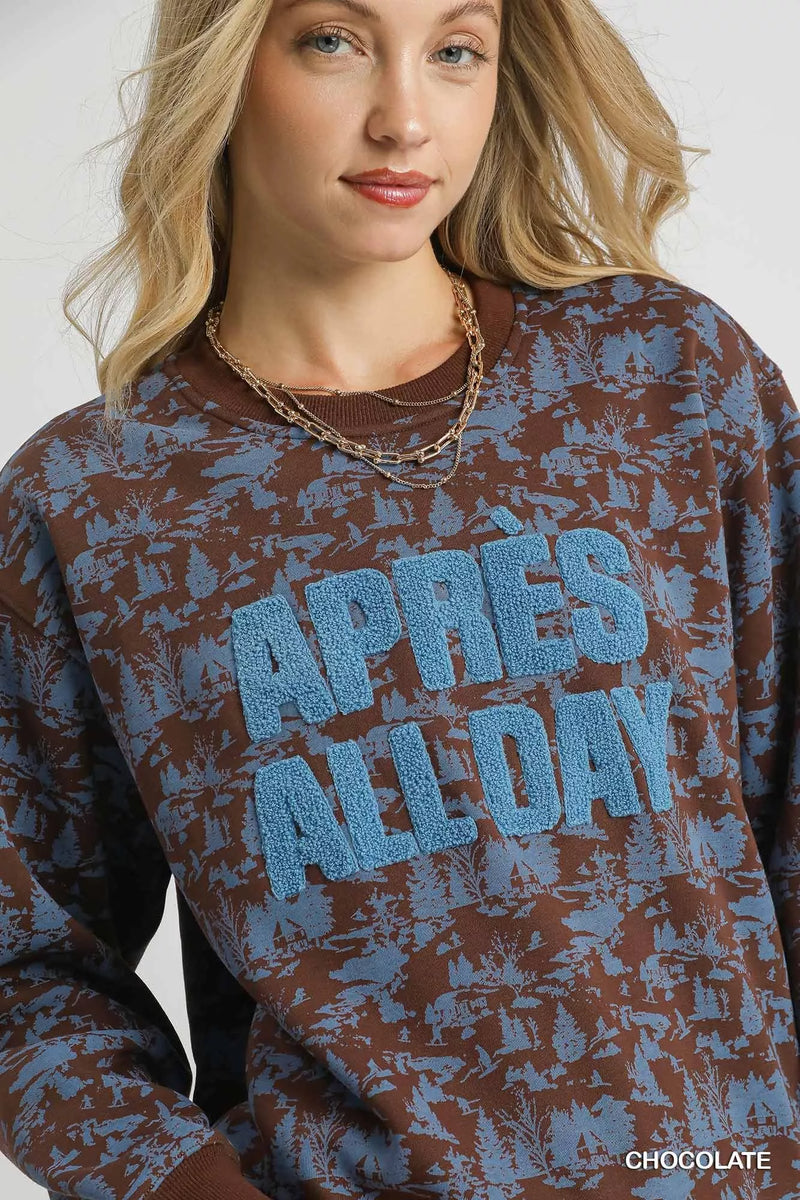 Après All Day Cropped Sweatshirt, Chocolate-The Après All Day print cropped sweatshirt is a trendy and cozy piece for your casual outfits or fun top for a winter ski weekend. 
