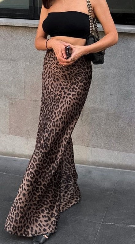 Leopard Print Maxi Skirt-Leopard print maxi skirt with high waist and A-line silhouette. Flowy, chic boho style perfect for casual wear, vacation outfits, or evening looks.