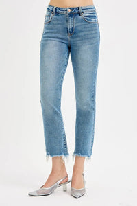 Cropped straight jeans offer a flattering mid-rise waist, stretch denim for all-day comfort with light vintage wash.